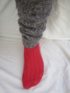 Eh voila!  A sleeve is now a lovely warm leg warmer.
